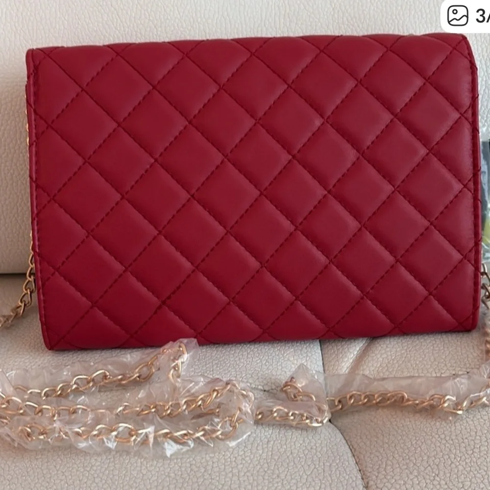 NWT Badgley Mischka Crossbody Diamond quilting bag Retail 129.